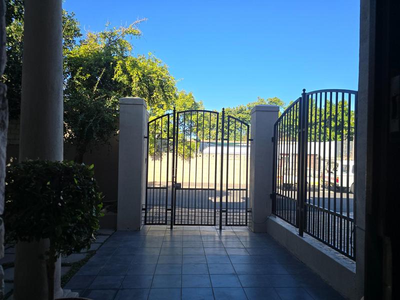 To Let 5 Bedroom Property for Rent in Lochnerhof Western Cape